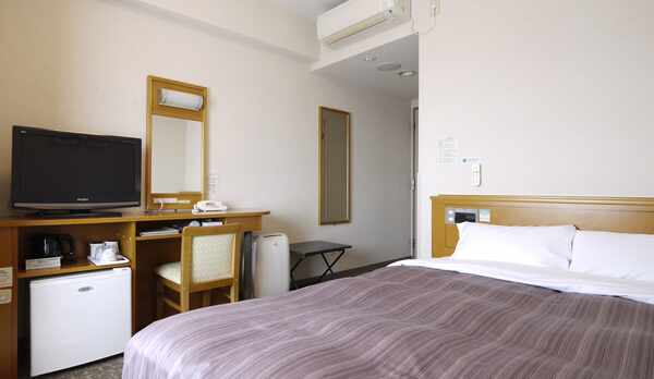 ダブルルームはベッド幅160ｃｍ仕様で、大人2名様でもゆったりお休み頂けます。