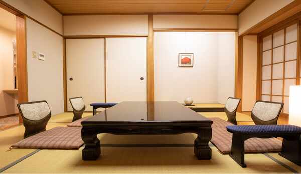 和洋室（56平米/ベッド幅:120センチ）