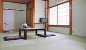 *【客室一例/和室8畳】落ち着いた畳の雰囲気の中でお休みいただけます。