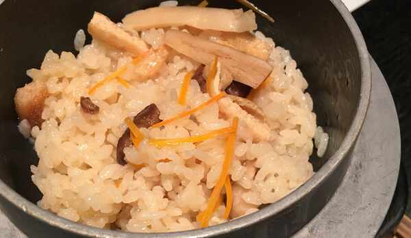 *【ご夕食（一例）】炊き込みご飯  