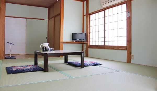 *【客室一例/和室8畳】落ち着いた畳の雰囲気の中でお休みいただけます。