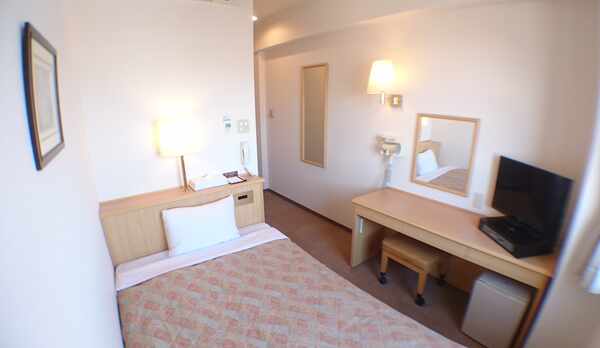 【シングルルーム】セミダブルベッド（幅120cm）ゆっくりお寛ぎ頂けます☆