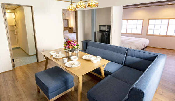 ・＜6名部屋＞広々としたリビングでのんびりと寛げます