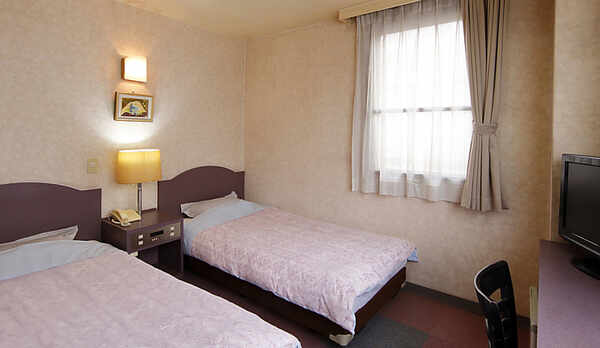 【洋室（ツインタイプ）】お連れ様やご家族の方はツインルームでゆっくりどうぞ