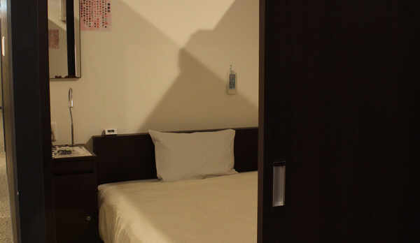 健康ランドの簡易宿泊所半個室デラックスルーム