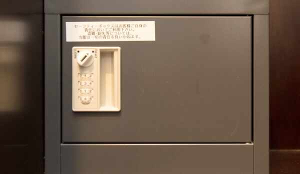 クローゼット内に金庫を完備しています☆