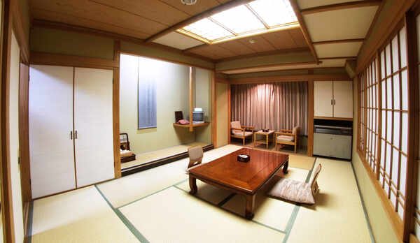 和室10帖　トイレ付