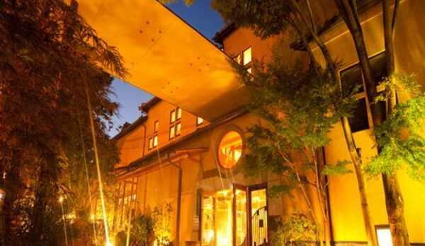 施設外観（夜）