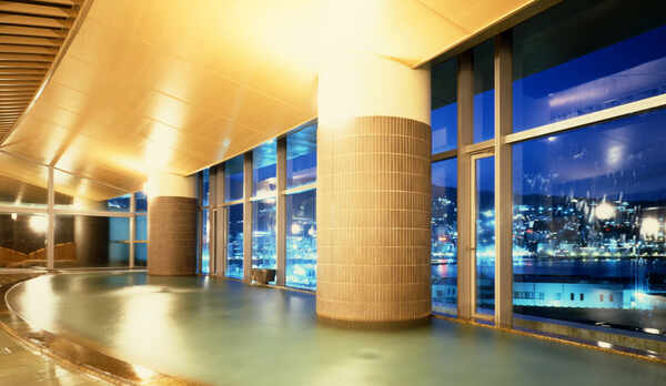 タワー館大展望風呂「海望の湯」（夜）