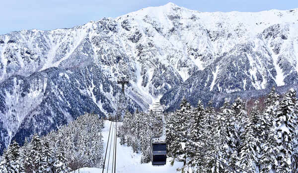 冬の新穂高ロープウェイ　当館から車で約16分