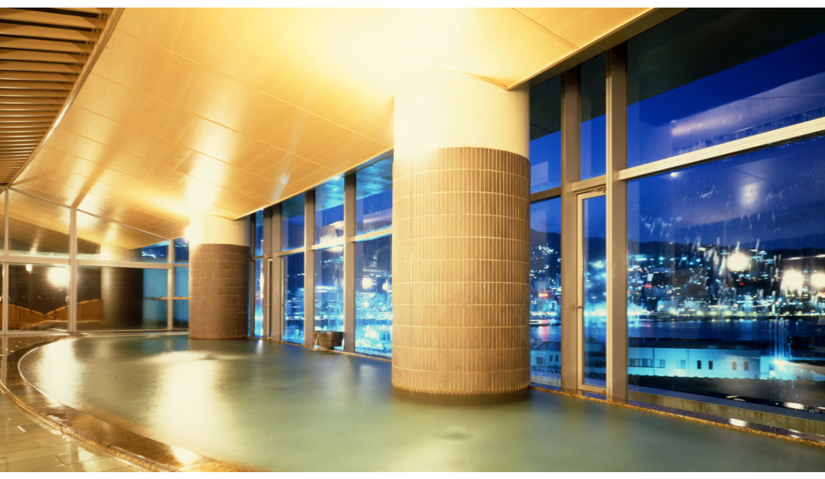 タワー館大展望風呂「海望の湯」（夜）