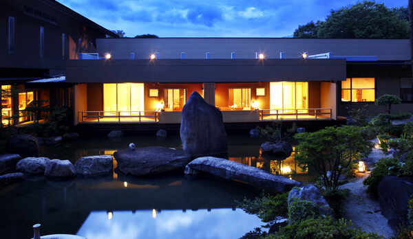 庭園からの客室（本館和洋室）