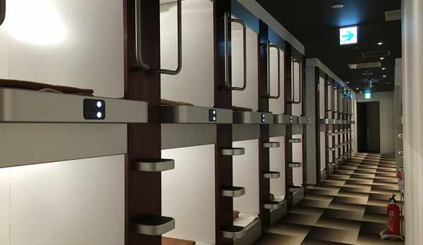 男性カプセルルームエリア