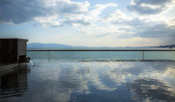 露天風呂付特別客室「天空」瀬戸内海を一望する露天風呂