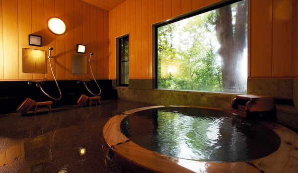 【本館：貸切風呂】無料・予約不要。空いていれば、随時ご利用いただけます。