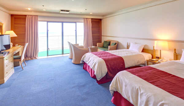 海が見える洋室