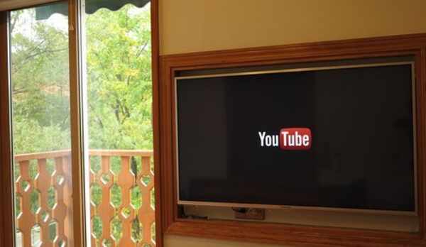 テレビは、YouTubeも視聴可能