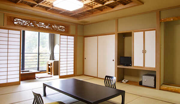 【富士山側】16畳和室（広縁付）