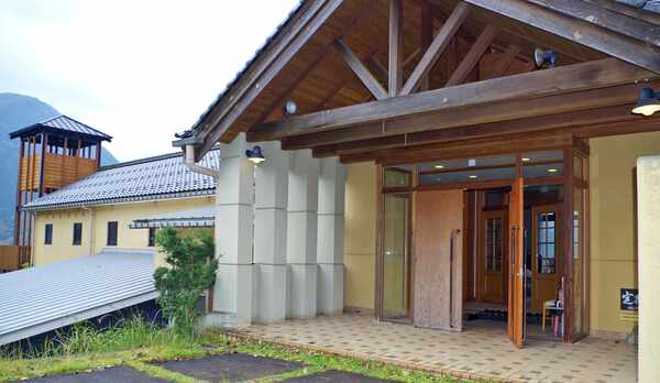 *ペンション入口