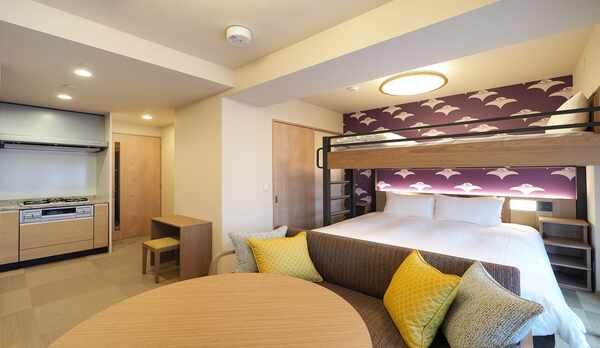 ダブル＆ロフトベッドルーム キッチン・洗濯機付き