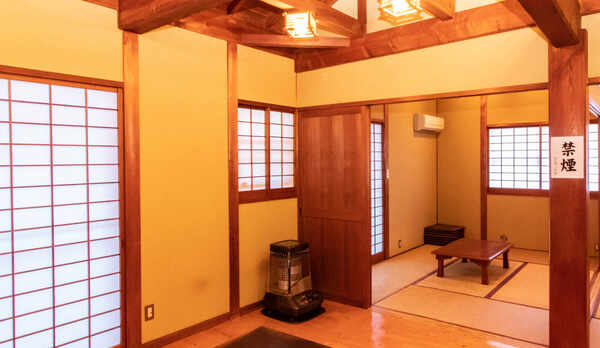  Aタイプ：和室6畳2間+居間(和室と居間、仕切りあり)・間取り例