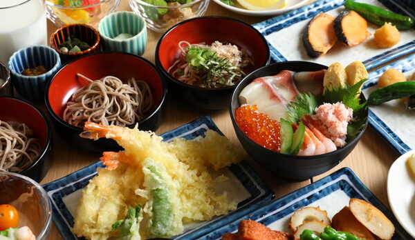 【朝食】味めぐり横丁〜ご当地一品と彩り朝食〜