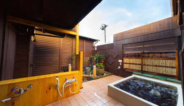 天空下の露天風呂