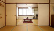 落ち着きのある雰囲気。二間続きの20畳和室！！