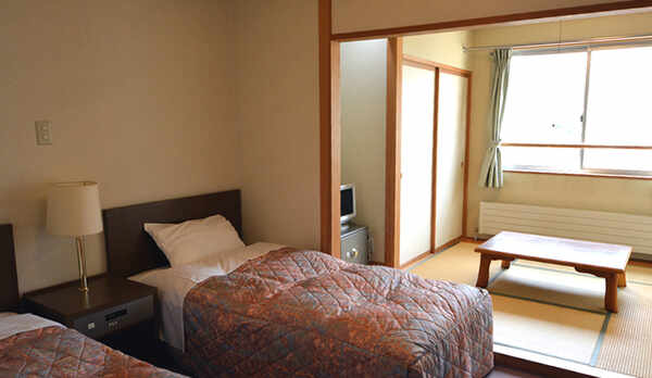 和洋室　バストイレ付き