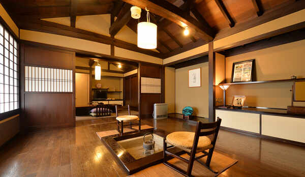 【桂】板の間と囲炉裏、農家の居間をイメージしたお部屋