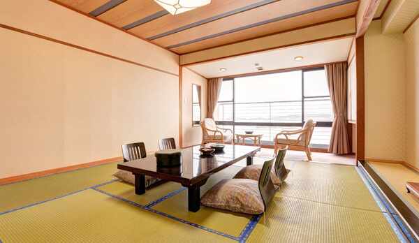 *本館和室（客室一例）/全室オーシャンビュー。都会の喧騒から離れゆっくり流れる島時間を堪能下さい。