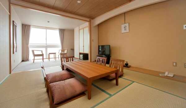 *【和室タイプ一例】海側にありお部屋からは日本海が望めます。特に夕日が沈む絶景は圧巻！