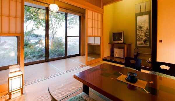 山吹（36）温泉街側　新館8畳+広縁付き01