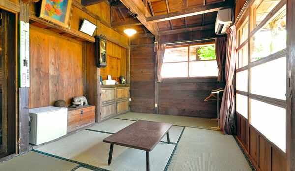 【客室　古民家タイプ】おじいとおばあがいそうな懐かしい情緒があります