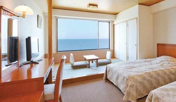 **【スタンダードルーム（一例）】最大４名様定員の和洋室は、全室海を眺める絶景オーシャンビュー！