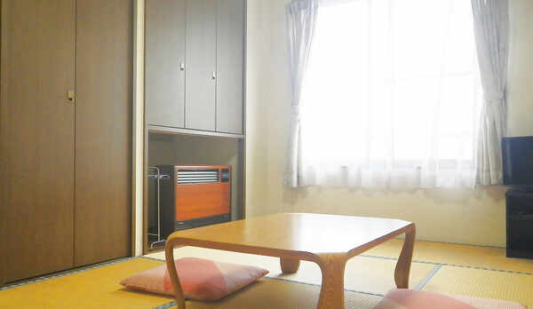 *【客室一例】畳のお部屋で足を伸ばしてごろりとお寛ぎ下さい。