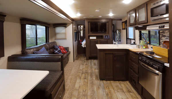 トレーラーtypeE内部