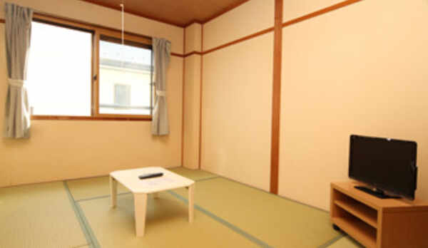 平成23年にリニューアルしたばかりの綺麗なお部屋（6畳）