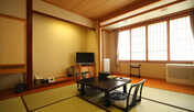 【和室（布団敷）】自慢の客室で心ゆくまでおくつろぎください。