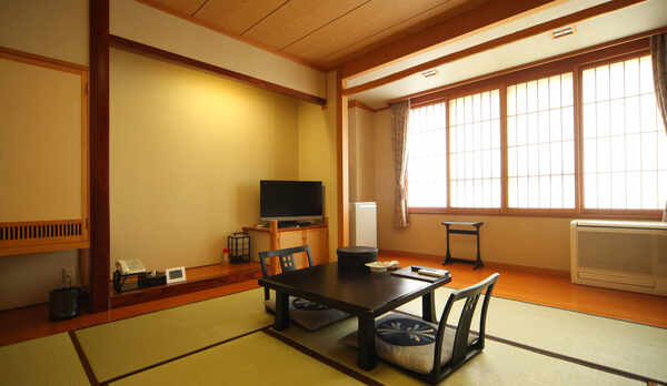 【和室（布団敷）】自慢の客室で心ゆくまでおくつろぎください。