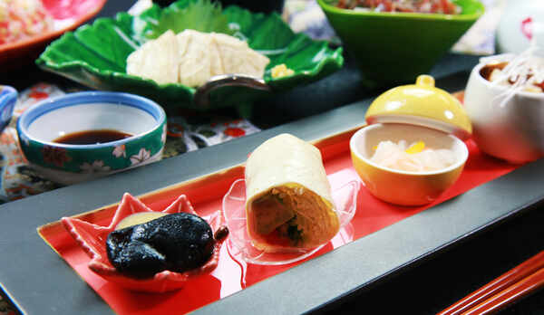 盛り付けにもこだわった、目でみて楽しめるお料理