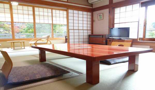 本館角部客室屋一例（宝川側）