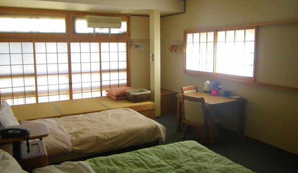 *洋室：柔らかな日差しが差し込む、昔ながらの造り。※和室・洋室はお選び頂けません。予めご了承下さい。