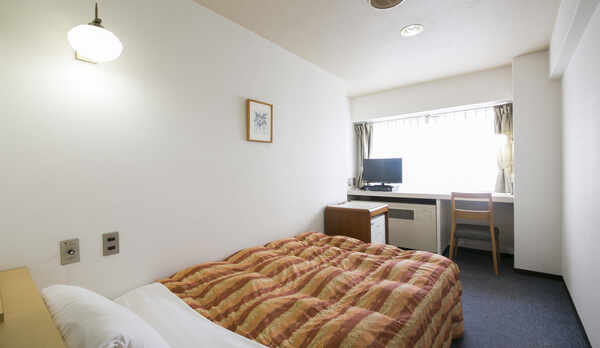 18平米の広々シングルは旅先のマイルーム！