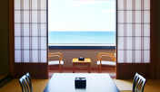 *客室一例／青い水平線を眺めながら、寛ぎのひと時を・・・