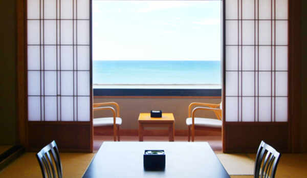 *客室一例／青い水平線を眺めながら、寛ぎのひと時を・・・