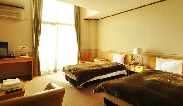 【客室の一例】ゆったりくつろげる洋室（お部屋により造りは異なります）