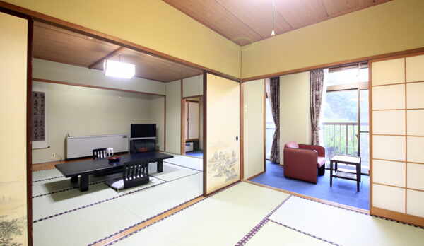 本館渓流沿い和室16畳（2階または3階）バス付・洗浄機能トイレ付