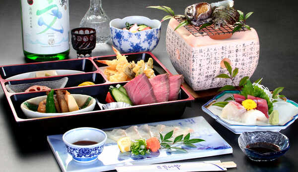 【豪華会席】鮮魚とアワビ、お肉の豪華ラインナップ