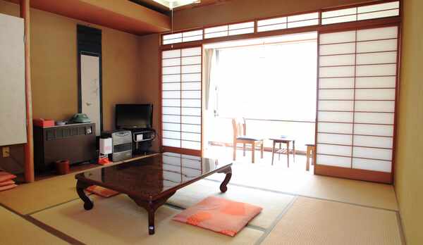 【二間の和室】部屋の様子（トイレ付）